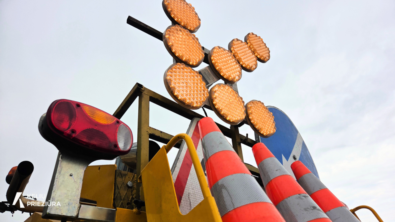 Ne tik duobės: ką vasarą dirba kelininkai?